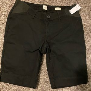 10” maternity inset panels Bermuda short- gap NWT